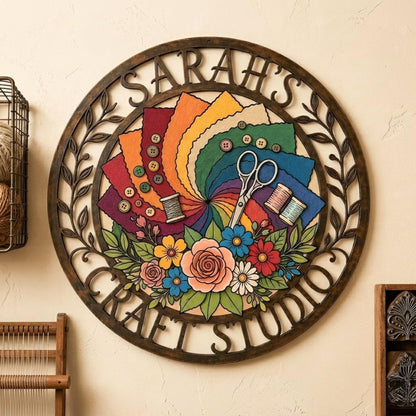 Personalized Craft Room Metal Sign – Custom Name Sewing Studio Round Wall Art, Gift For Quilter Or Crafter